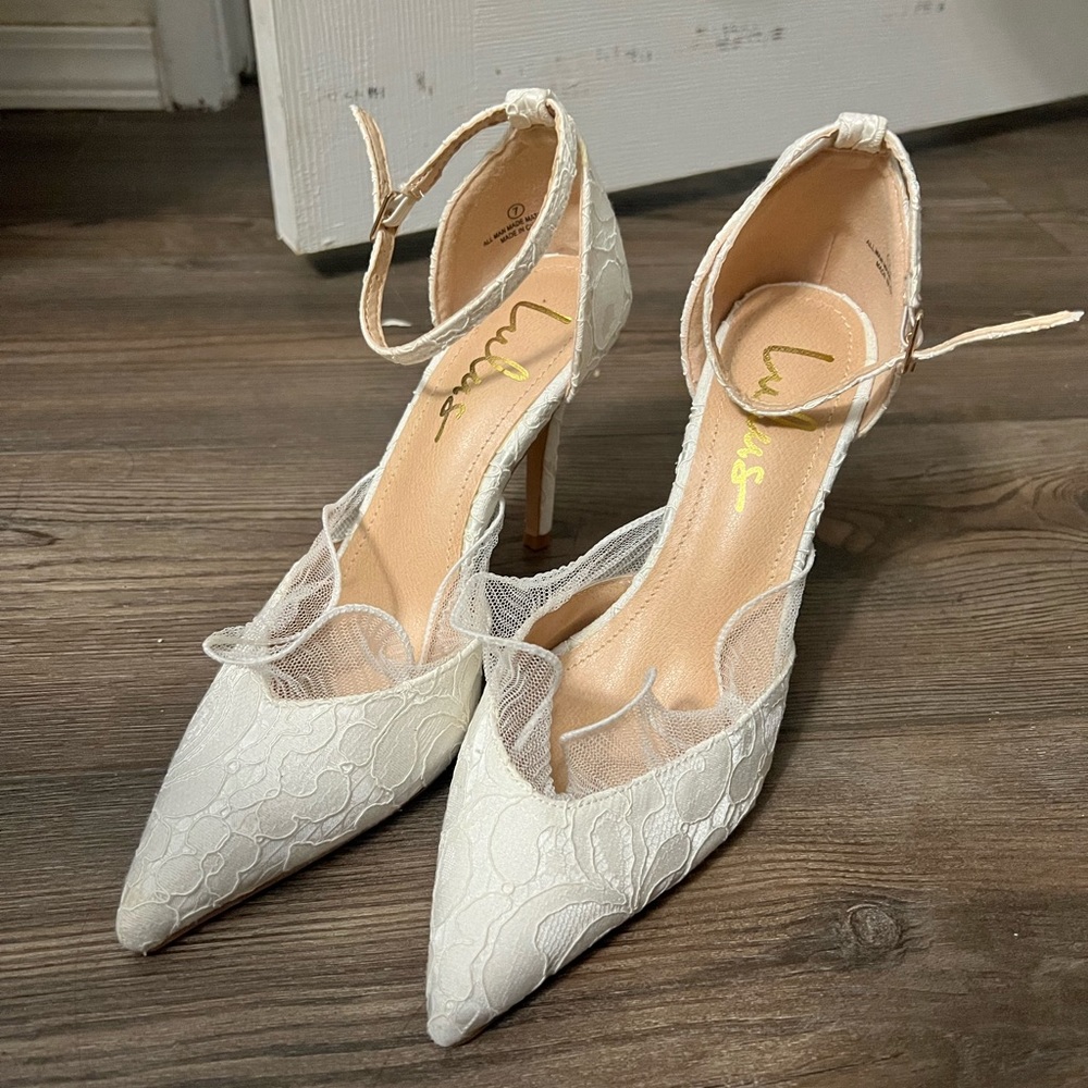 Lulus lace heels